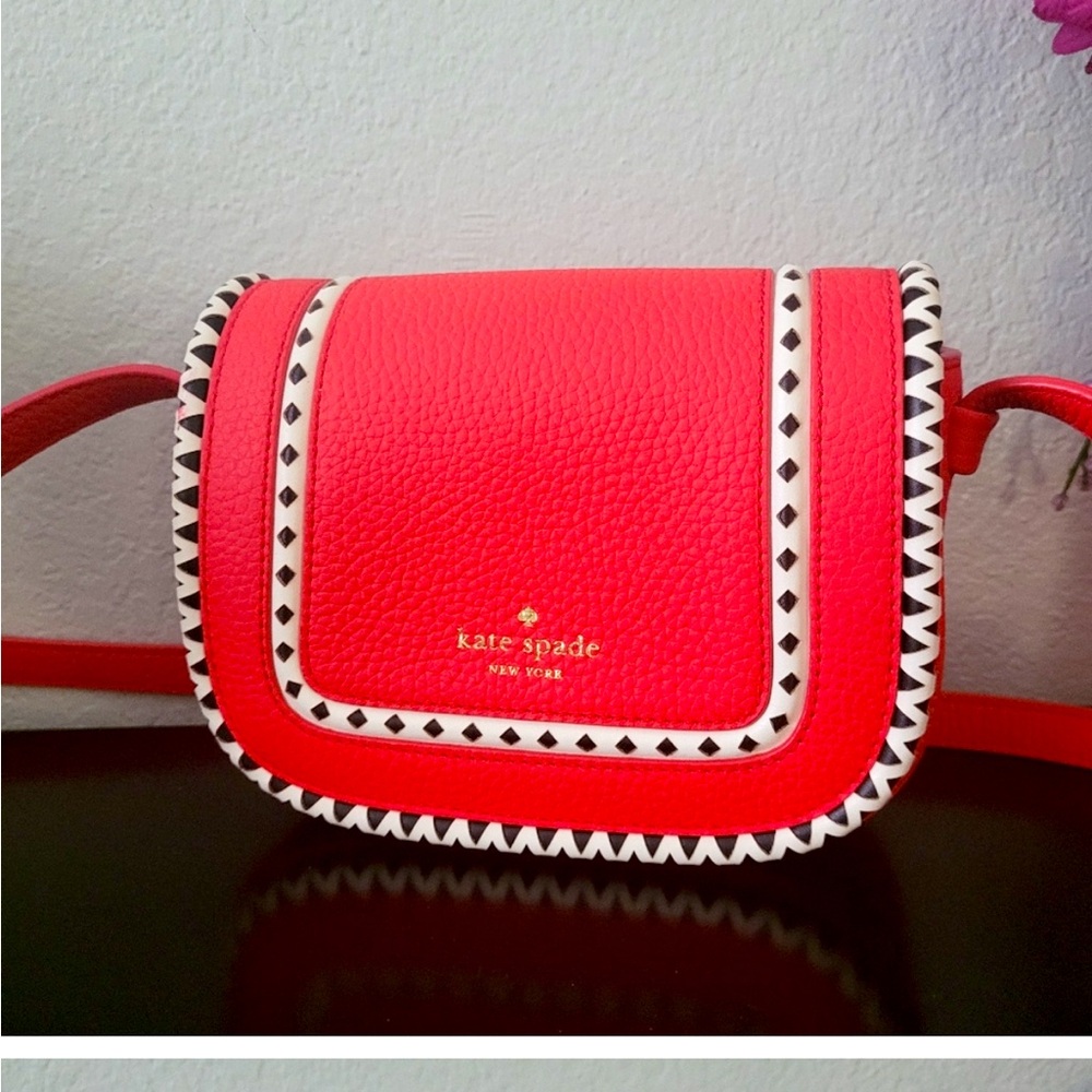 KATE SPADE SMALL LIETTA SHEFFIELD STREEt  auto closure great bag for summer